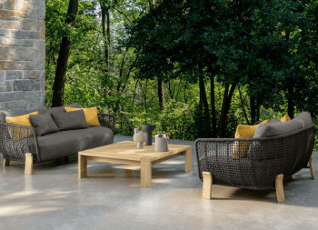 Talenti creëert meubels die allereerst qua vorm origineel zijn: het zijn altijd verfijnde lijnen die geen equivalent hebben in de markt, ze lijken nergens op, het zijn meubels met authentieke vormen die een minimale en elegante stijl weerspiegelen. Het is te danken aan de ontwerpers die kiezen en worden gekozen door Talenti, die de bedrijfsfilosofie delen en prestige geven aan de collecties: dankzij hun genialiteit leveren ze producten die een echte levensstijl worden.