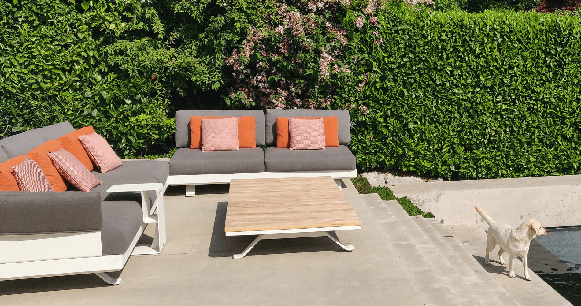 Meubili_Venice_brugtafel_lounge_kussens_tuinmeubels