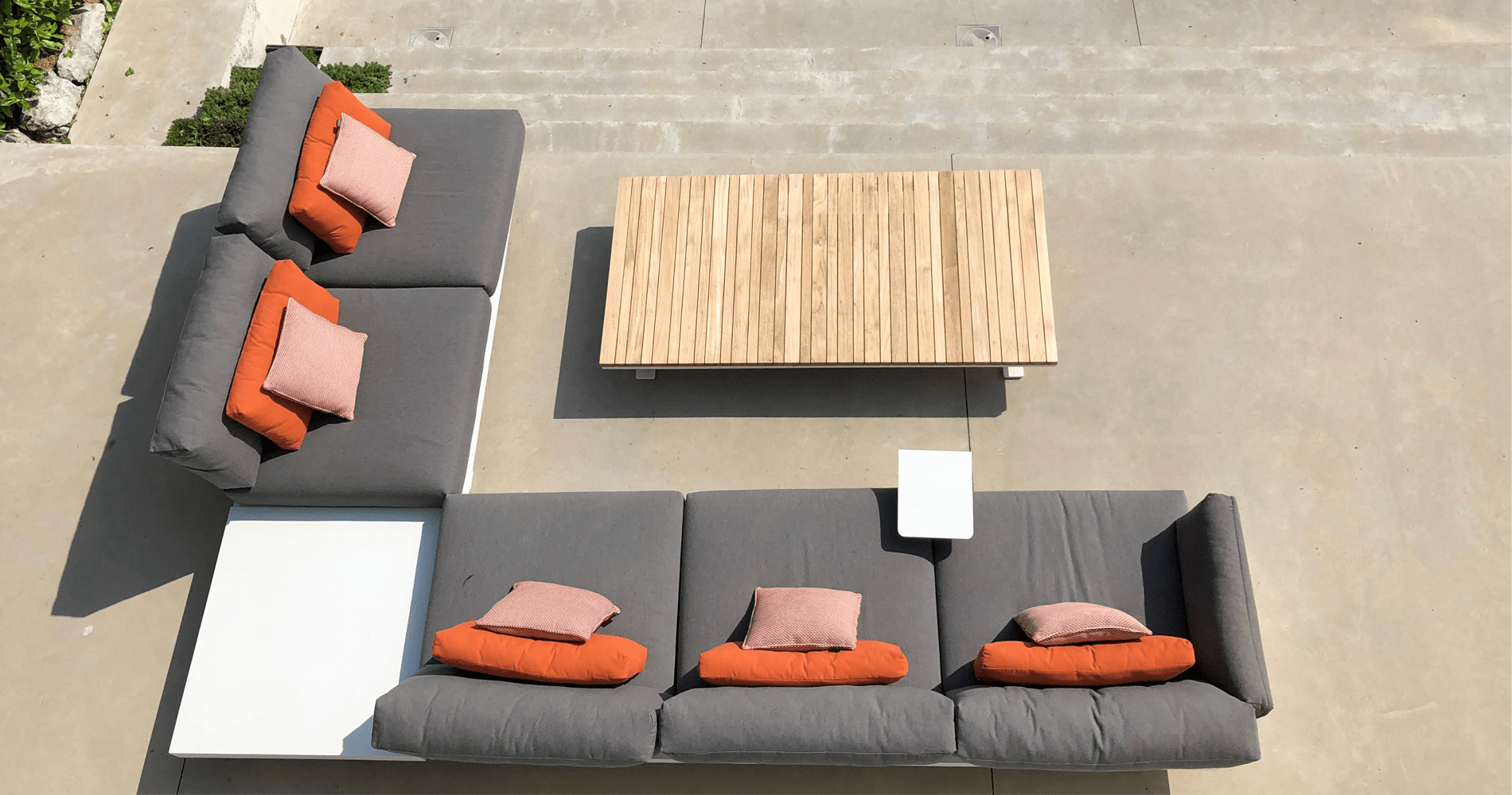 Meubili_Venice_brugtafel_lounge_kussens_tuinmeubels