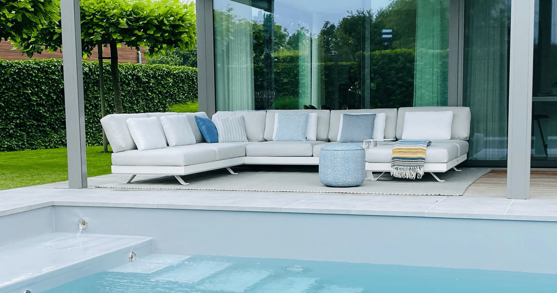 Venice_Meubili_Lounge_ligbed_daybed_tribu_Monsieurtricot_brugtafel