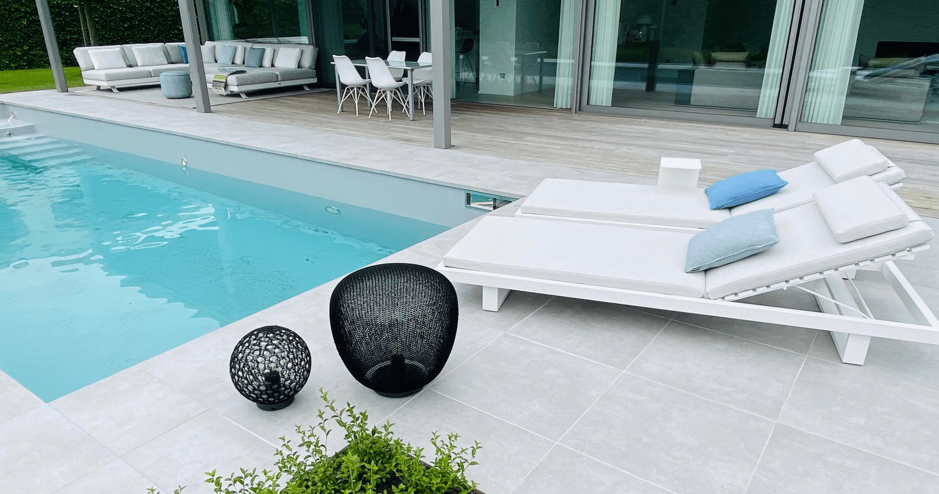 Venice_Meubili_Lounge_ligbed_daybed_tribu_Monsieurtricot_brugtafel