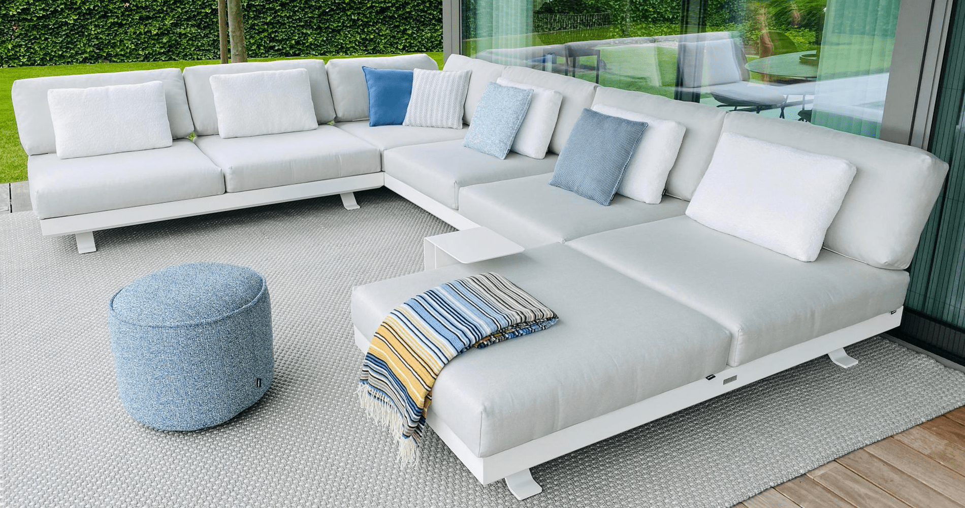 Venice_Meubili_Lounge_ligbed_daybed_tribu_Monsieurtricot_brugtafel